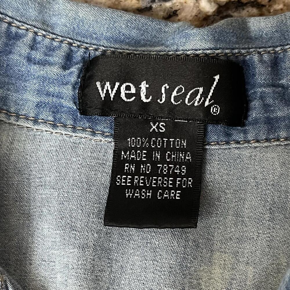 Wet Seal Chambray Button Down Shirt XS Pearl Snap Western Y2K Denim Cowgirl Top - Picture 9 of 9